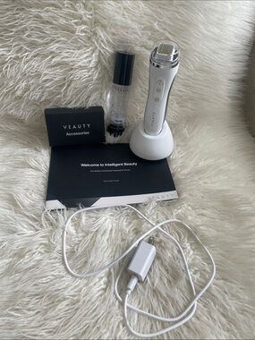 NWOT Veauty Dot Skincare Device Package